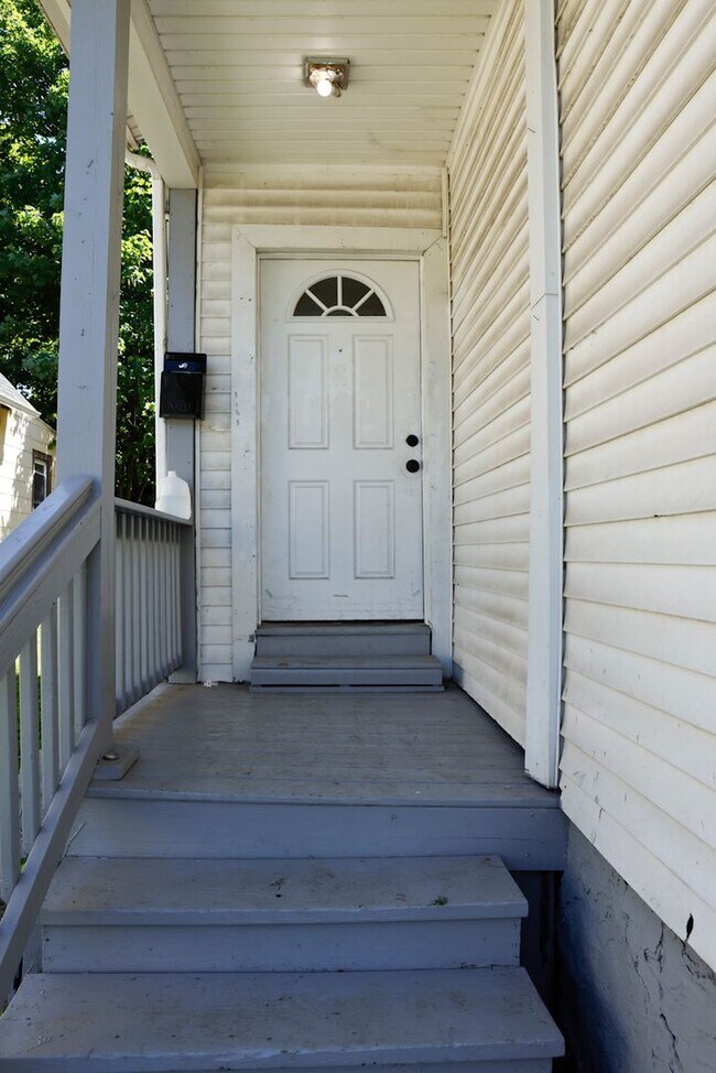 Building Photo - 257 Alphonse St,
