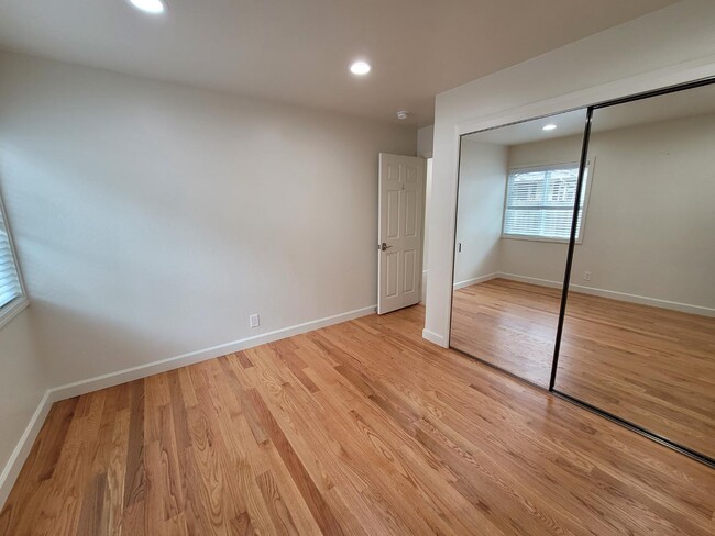 Building Photo - 10218 E Pk Cir