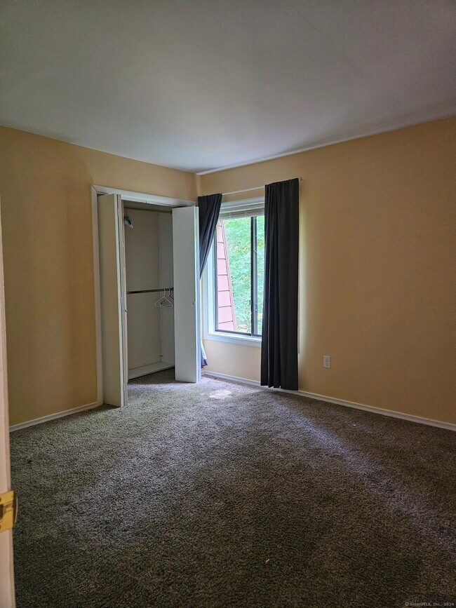 Building Photo - 95 -2B Woodsedge Dr