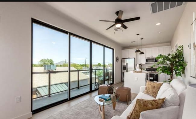 Building Photo - 411 N 32nd Pl