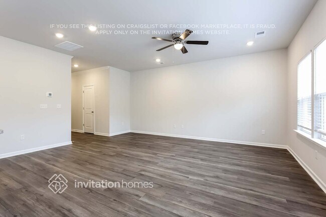 Building Photo - 3976 Zepelin Wy