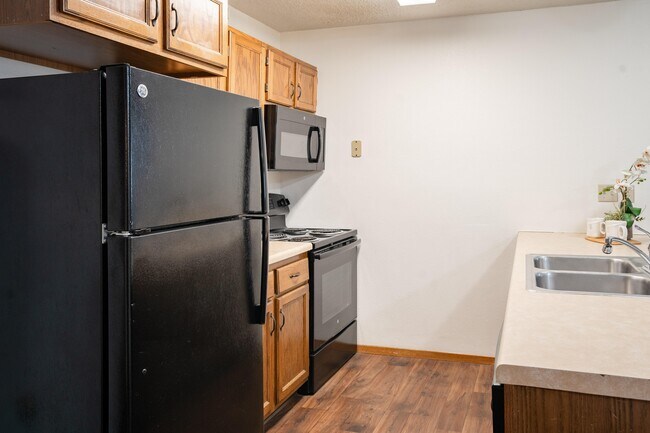 Fargo, ND Cedars 4 apartamentos | 21B | Cocina - Cedars 4