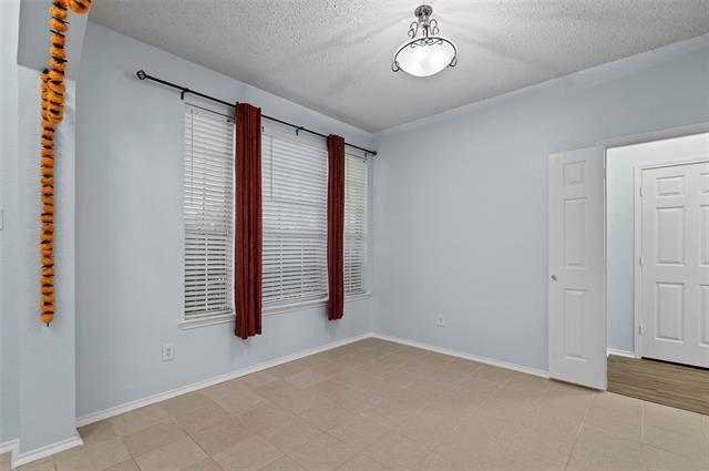 Building Photo - 316 Leameadow Dr