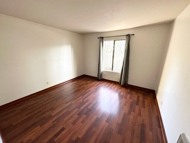 Building Photo - Perfect condo located in beautiful Irvine!
