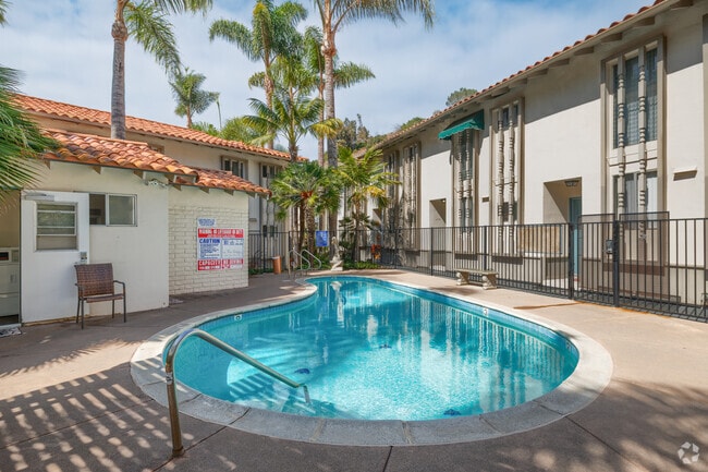 Piscina - La Jollan Apartments