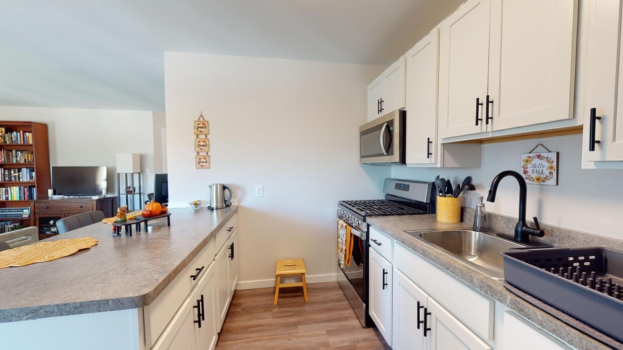 Dolphin Square Apartments Apartments in Wauwatosa, WI