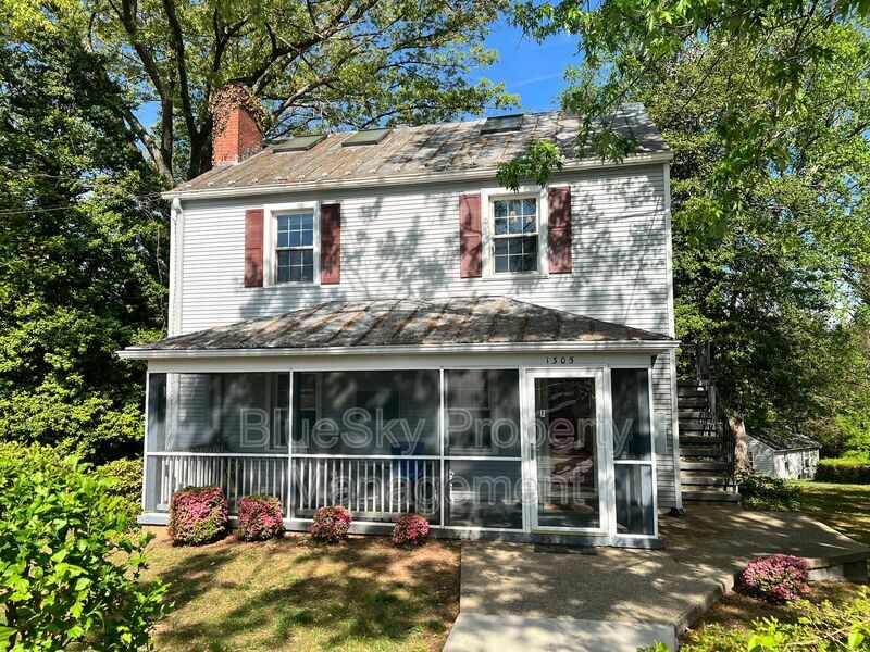 Primary Photo - 1305 Cherry Ave