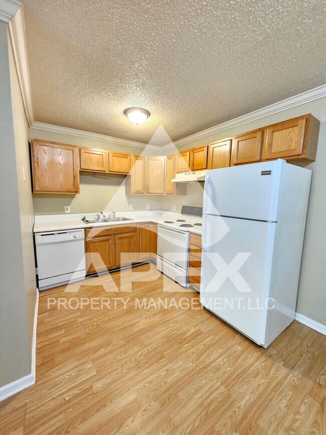 Foto del edificio - MOVE-IN SPECIAL!! NO RENT UNTIL APRIL! - 3 Bd | 2 Ba Top Floor Condo in West Knoxville!