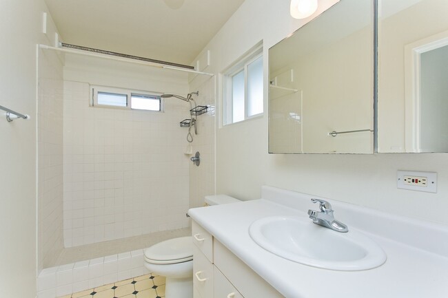 Foto del edificio - SPACIOUS, 2 BEDROOM 2 BATH KAILUA RENTAL, ...