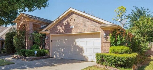 Foto del edificio - 5525 Murton Pl