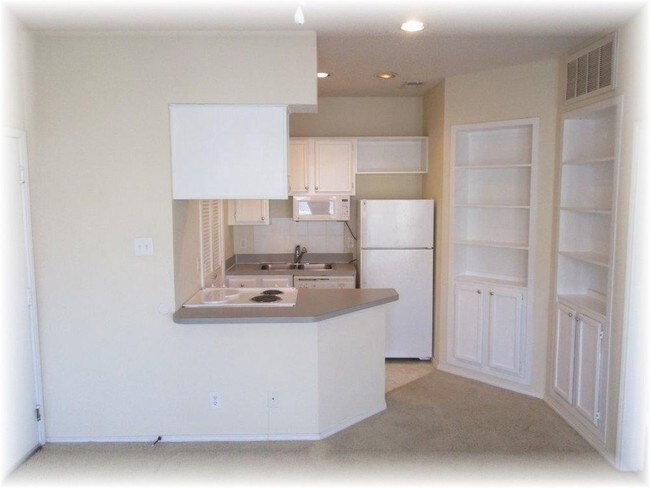 Building Photo - 14727 Whitecap Blvd