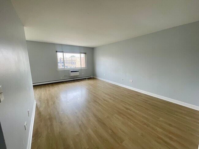 Foto del edificio - 8635 W Foster Ave