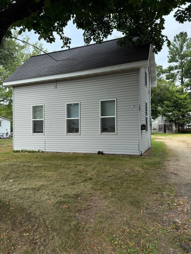 Building Photo - 317 13th Ave W