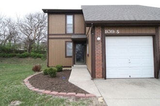 Building Photo - 109 S Saxony Dr