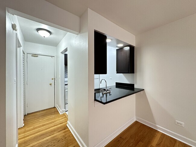 Foto del edificio - 6830 N Sheridan Rd