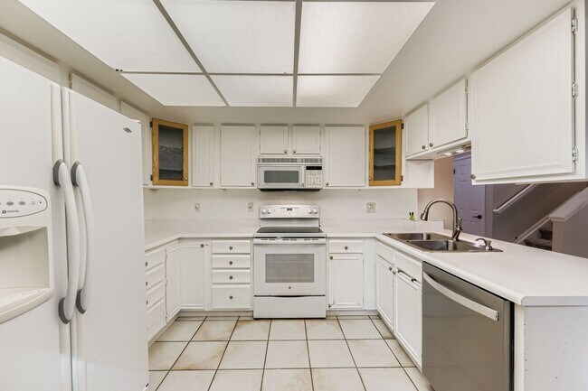Foto del edificio - Stylish Townhome with Loft, Fireplace & Ga...