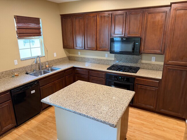 Foto del edificio - 2285 Huntington Point Rd