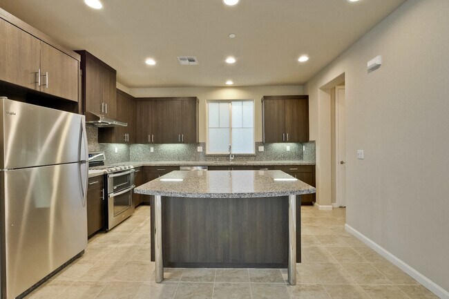 Building Photo - 630 Montage Cir