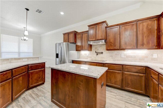 Building Photo - 1040 Vista Dr