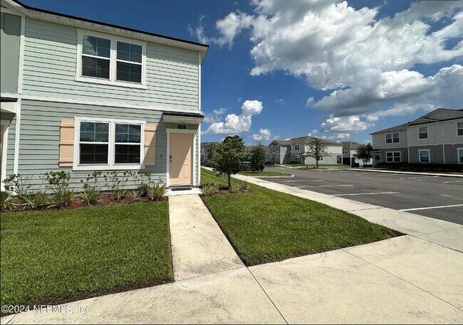 Foto del edificio - 608 Yellow Oaks Ln