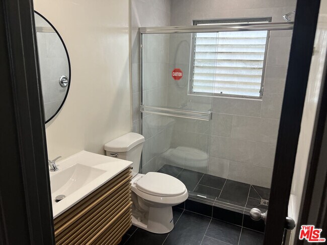 Foto del edificio - 1253 Hayworth Ave