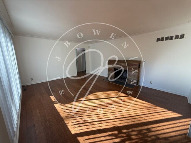 Foto del edificio - Beautiful 3 bedrooom Washington Local home...