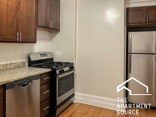 Building Photo - 1607 W Berteau Ave