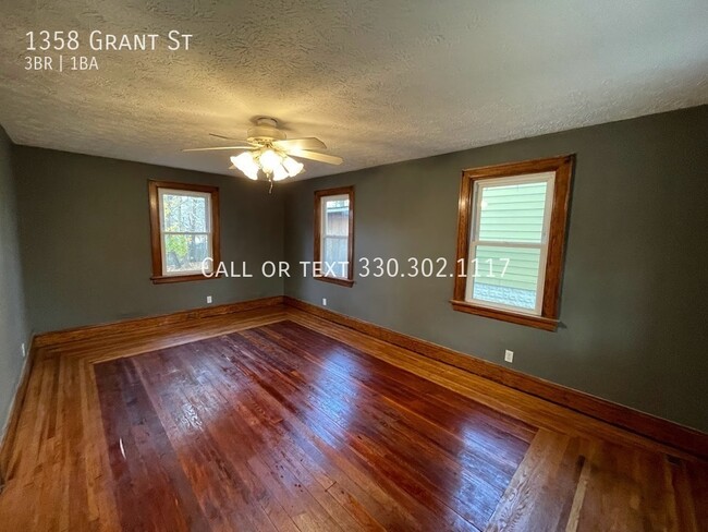 Building Photo - Three bedroom one bathroom home for rent