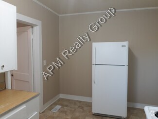 Building Photo - 811 Violet St