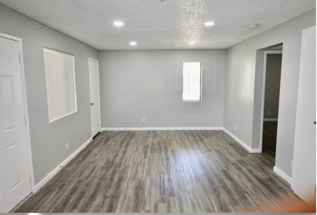 Living Room - Vista Springs Apartments