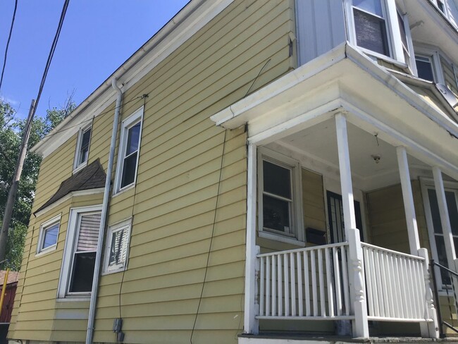 Building Photo - 4 bedroom 2 bathroom single family home