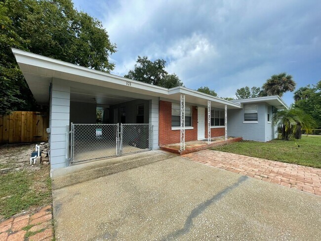 Foto del edificio - 3 bedroom/2 bath house in Daytona Beach