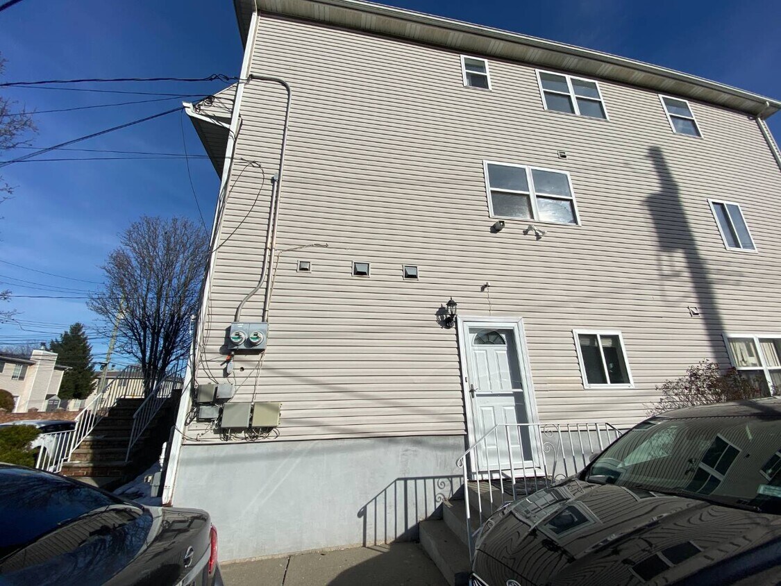 Primary Photo - 39 Essex Dr