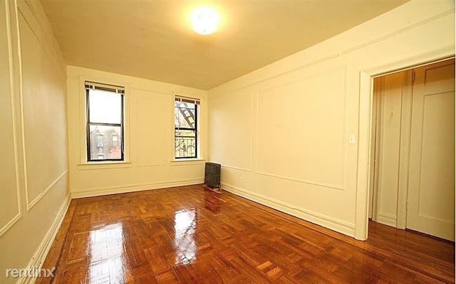 Building Photo - 2611 E 13th St