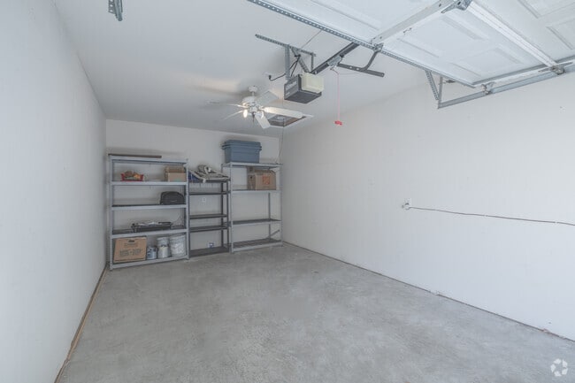 Cochera - Retreat at Riverland