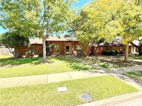 Building Photo - 1321 Chicota Dr