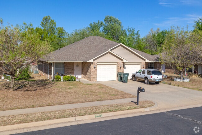 Building Photo - Cottage MWC I