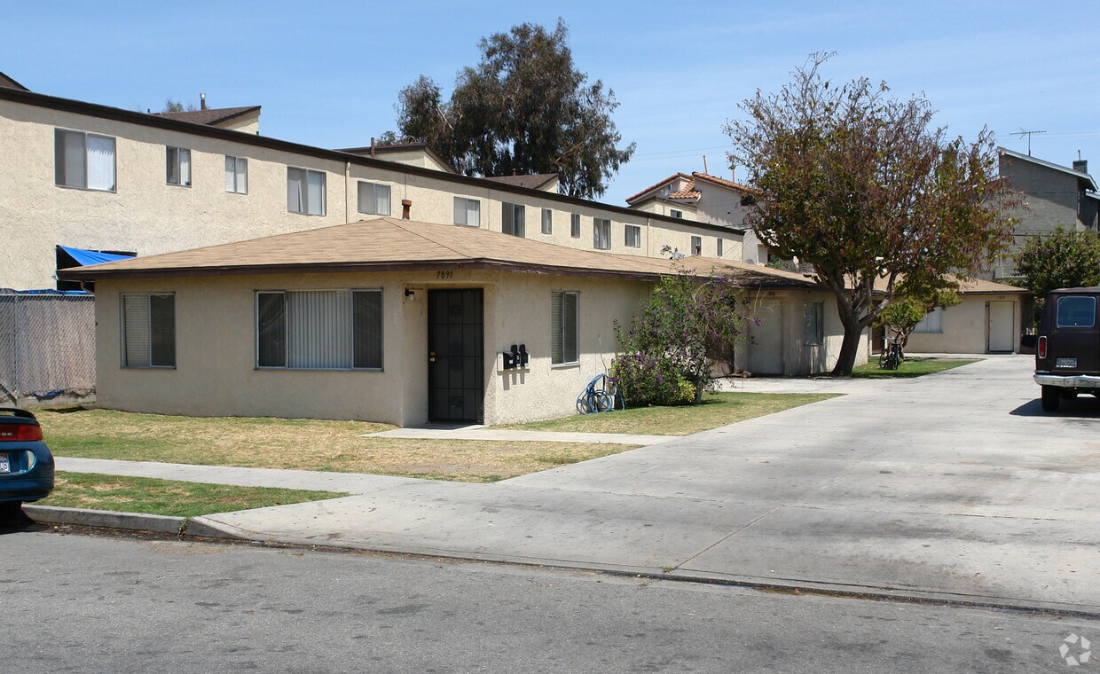 Foto del edificio - 7891-7901 Macdonald Ave