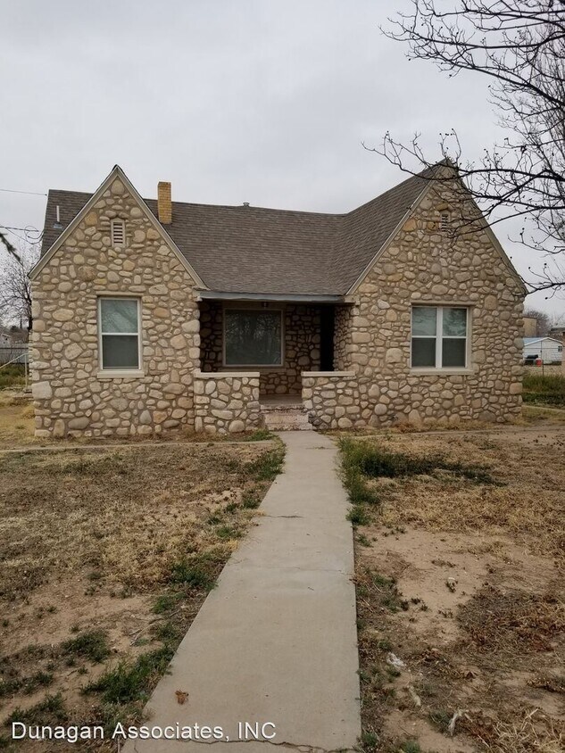 Foto principal - 3 br, 1 bath House - 201 N. Fifth St.
