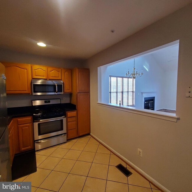 Building Photo - 16211 Ellipse Terrace