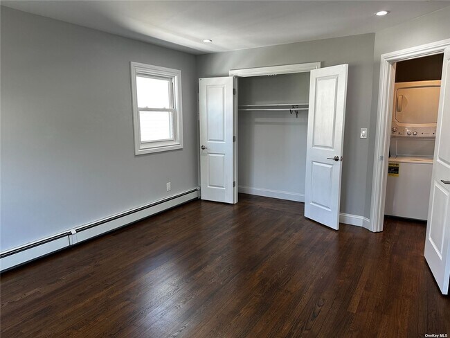 Building Photo - 56 Marwood Rd N