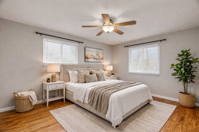 Foto del edificio - Stunning Brick Duplex with private partially finished basement in Kirkwood