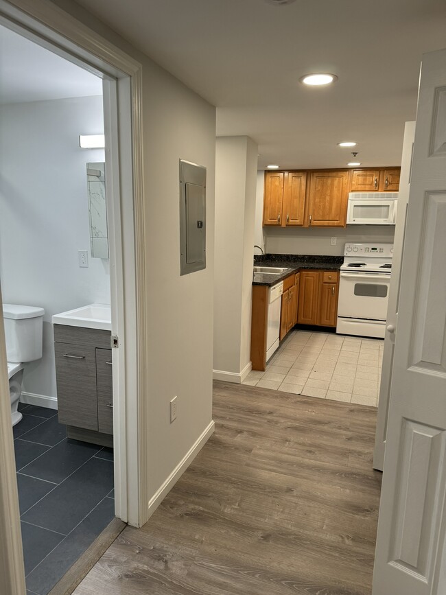 Photo - 24 Queensberry St Apartment