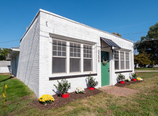 Building Photo - 3206 Scott Ave