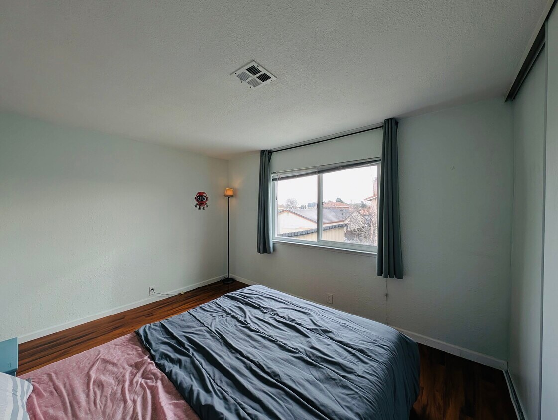 Building Photo - 2506 Cabrillo Dr