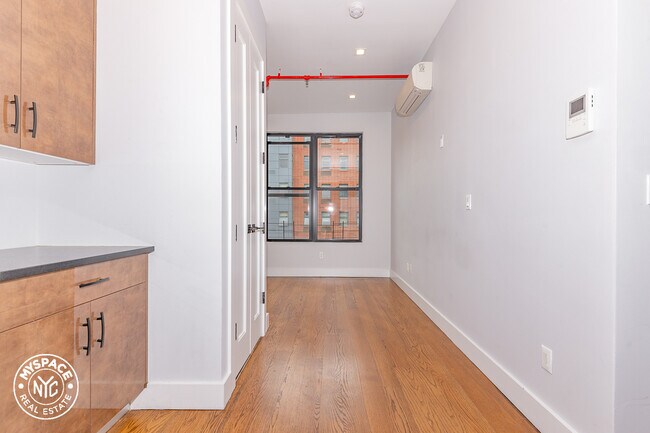 Foto del edificio - 1556 Fulton St
