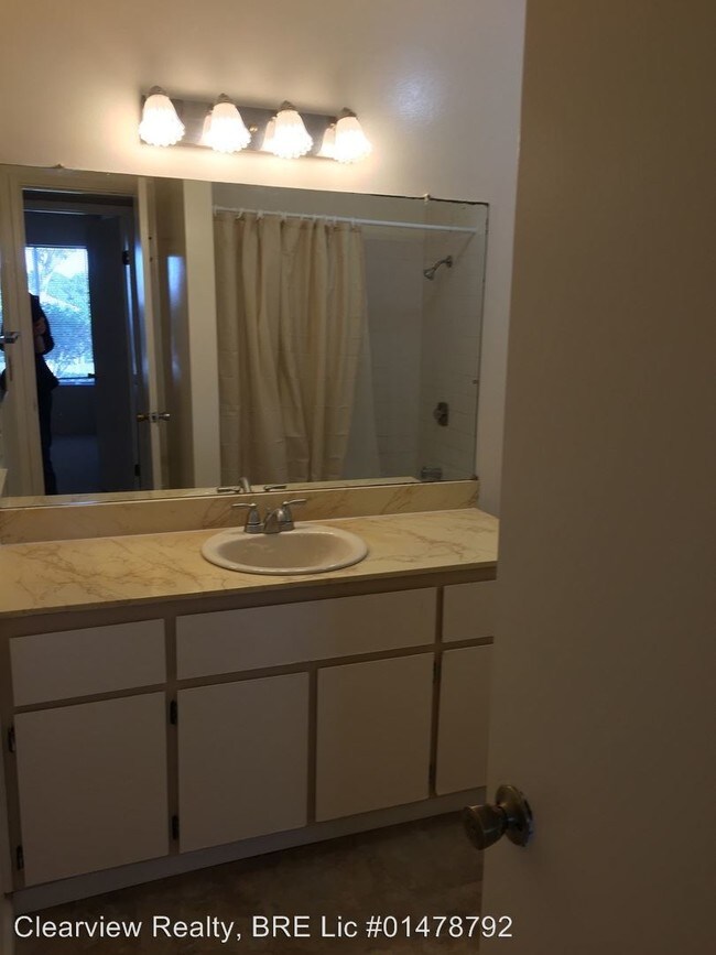 Building Photo - 5317 Ridgeview Cir