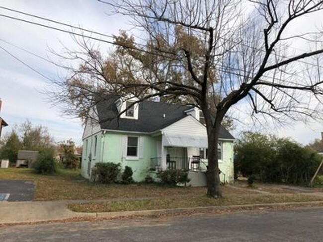 Building Photo - 4 bedroom 2 bathroom house in Northside!