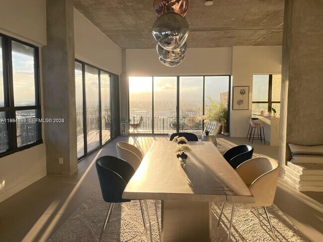 Building Photo - 780 NE 69th St