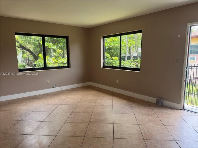 Foto del edificio - 98 NE 71st St